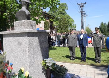 Ministar Miloš Vučević položio venac na spomenik palom borcu sa Košara Tiboru Cerni
