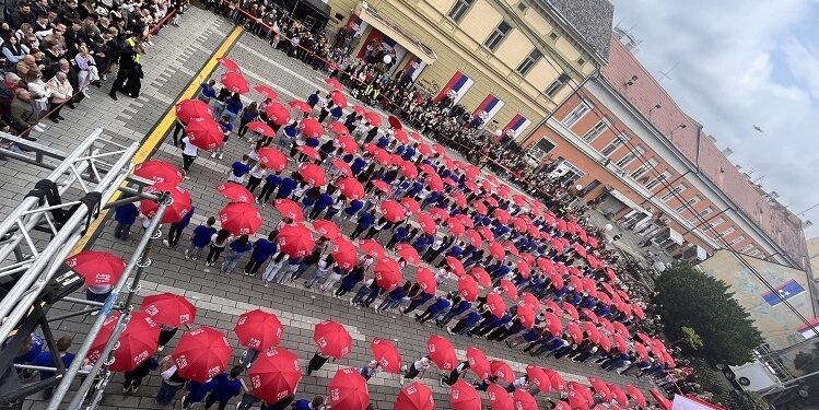400 pančevačkih maturanata danas plesalo u inat balerini