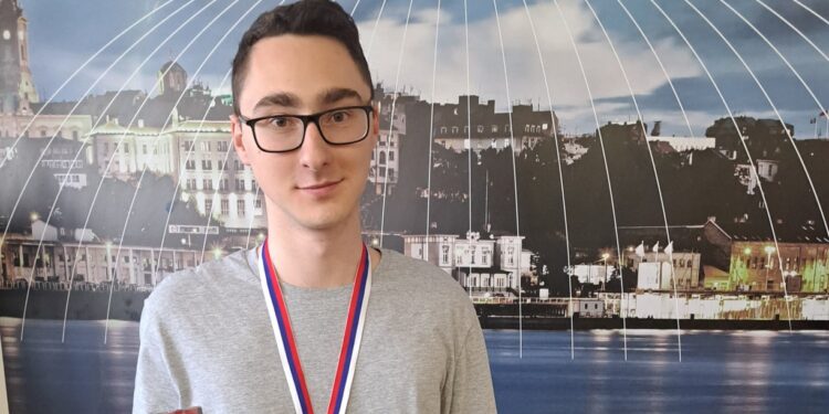 Gimnazijalac Ilija Serafimović iz Pančeva vicešampion Srbije u rešavanju šahovskih problema