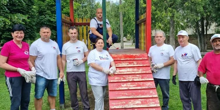 Aktivisti SNS uredili dečji park u Crepaji