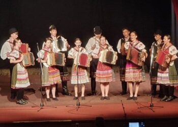 Dečji folklorni ansambl “Ragačinka” iz Hrušova u Kovačici