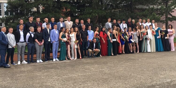 Kovačički gimnazijalci rastali se sa srednjom školom