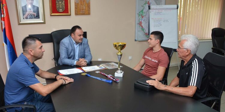 Prijem za sefkerinskog kik boks šampiona Uroša Janjića