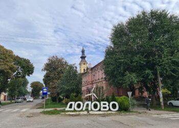 U Dolovu postoje tri crkve na tri brega i udruženje vinara koje slavi tri slave