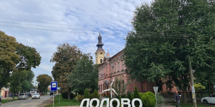 U Dolovu postoje tri crkve na tri brega i udruženje vinara koje slavi tri slave