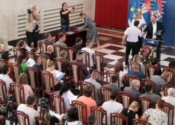 Pokrajina podržava poljoprivrednike iz Kovačice: Luka kupuje orpemu, a Radmila ovce