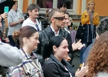 Narkomani u prvim redovima protesta opozicije u Pančevu