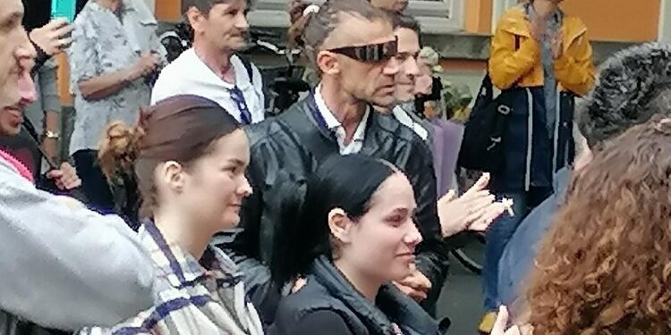 Narkomani u prvim redovima protesta opozicije u Pančevu