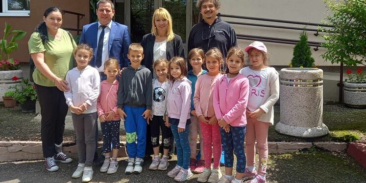 U toku Dečja likovna kolonija u pančevačkom Odmaralištu na Divčibarama