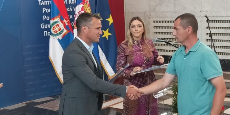 Dobrovoljna vatrogasna društva s teritorije Pančeva i Kovina sredstvima AP Vojvodine kupuju radne uniforme