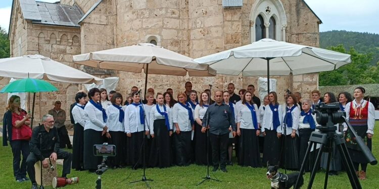 Opovački Harmonium nastupio sa Nacionalnim horom Avia Arhangeli
