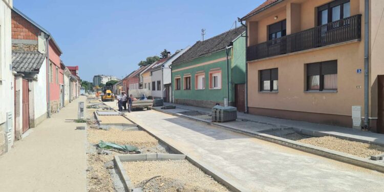 U toku rekonstrukcija ulica u naseljima Tesla i Vojlovica