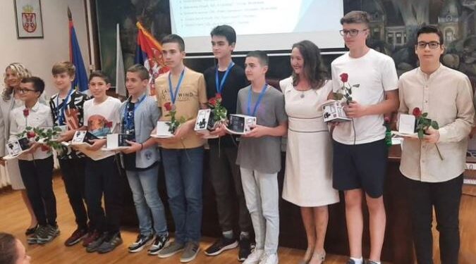 Društvo matematičara Pančevo uručilo nagrade najboljim matematičarima pančevačkih škola