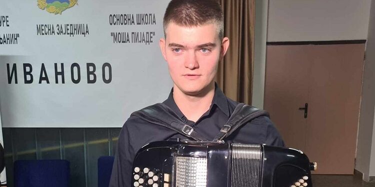 Lazar Stanojević pobednik festivala Prva harmonika Vojvodine u Ivanovu
