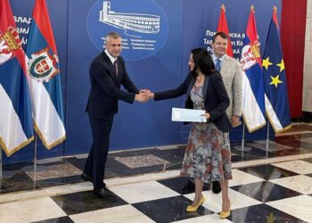 Pokrajinska Vlada obezbedila sredstva za zamenu stolarije na fiskulturnoj sali u Kačarevu