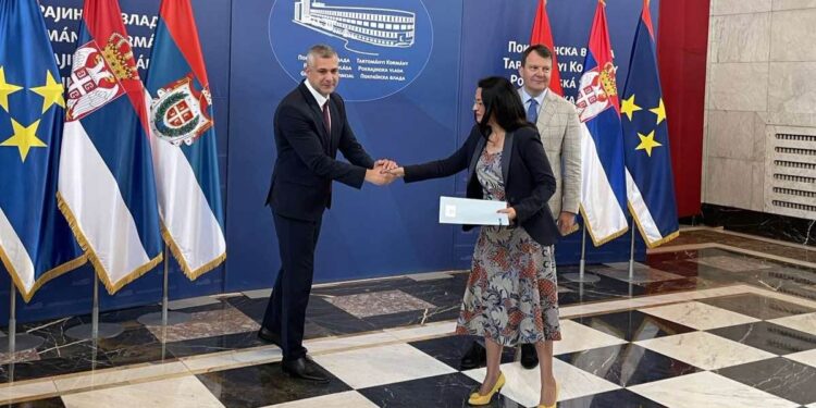 Pokrajinska Vlada obezbedila sredstva za zamenu stolarije na fiskulturnoj sali u Kačarevu