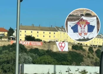Exit uklonio srpsku zastavu sa Petrovaradinske tvrđave: Za organizatore festivala Kosmet je posebna država!?