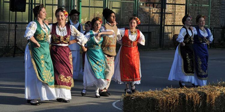 KUD Sveti Nikola organizovao Folklorno veče u Sakulama