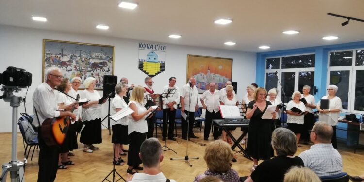 Puna sala na koncertu hora “Viva la musica”