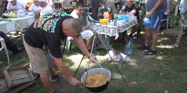Takmičenje u kuvanju pasulja, etno bazar i koncert u Sefkerinu