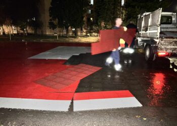 Radnici Higijene zbog bezbednosti uklonili ostatke uništenog košarkaškog terena u Pančevu
