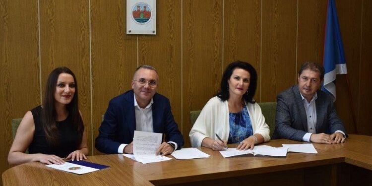 Potpisan sporazum za projekat „Izgradnja sportsko rekreativnog centra sa auto kampom u Kovinu