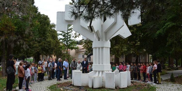 Položeni venci na spomenik palim rodoljubima Sefkerina