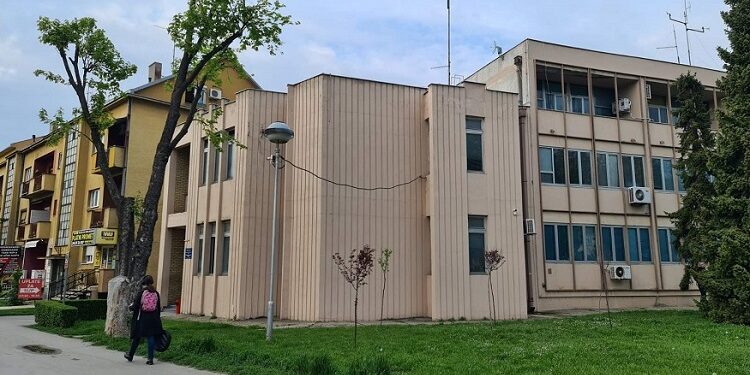 Pančevačka policija uhapsila razbojnika: Maskiran, uz pretnju nožem, opljačkao kladionicu