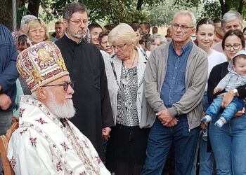 Episkop Banatski Nikanor služio liturgiju na osvećenju Hrama Svetog proroka Ilije u Dolovu