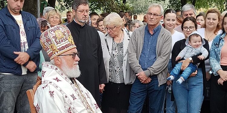 Episkop Banatski Nikanor služio liturgiju na osvećenju Hrama Svetog proroka Ilije u Dolovu
