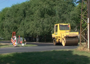 Počeli radovi na asfaltiranju ulice u Crepaji