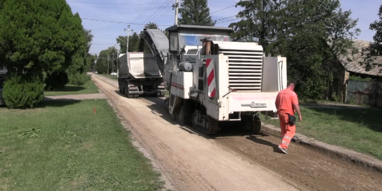 Počelo asfaltiranje ulice Maršala Tita u Padini