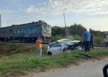 Pančevo: Automobil smrskan posle sudara sa vozom