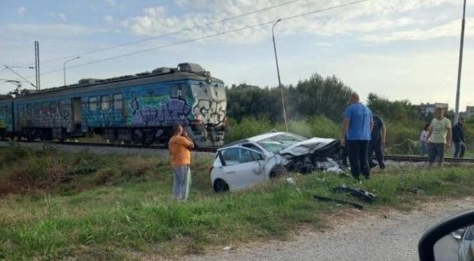 Pančevo: Automobil smrskan posle sudara sa vozom