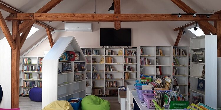 Uređene čitaonica i stručno odeljenje u prizemlju Biblioteke „Vuk Karadžić“ Kovin