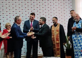 Pančevački SNS, u duhu tradicije, uz molitvu i rezanje slavskog kolača, proslavio Svetu Petku