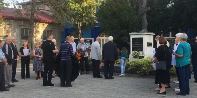 Polaganjem venaca počeo Kovačički oktobar
