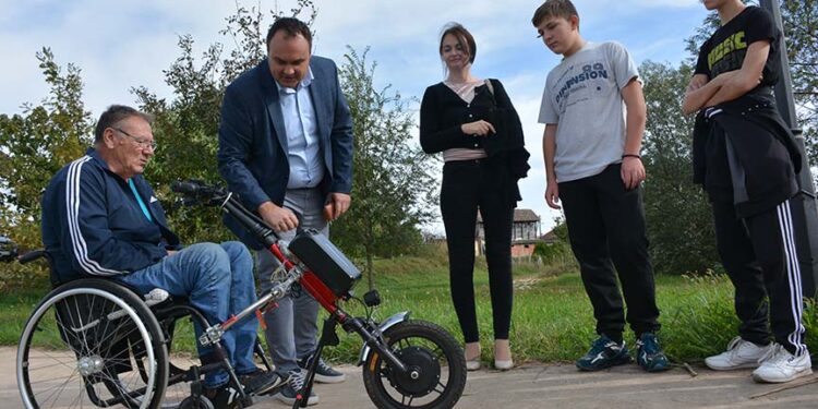 UPIK Opovo dobilo dva električna pomagala za invalidska kolica