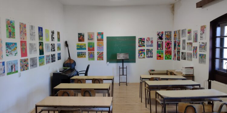U Dolovu otvorena izložba dečjih radova