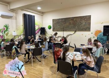 Kreativna radionica za decu održana u sklopu Dečje nedelje u Domu omladine Pančevo