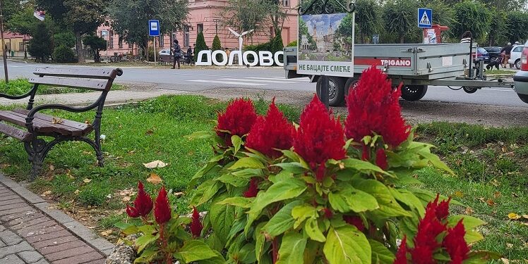JKP „Dolovi“ Dolovo: Ofarbane klupe, popravljena dečja igrališta