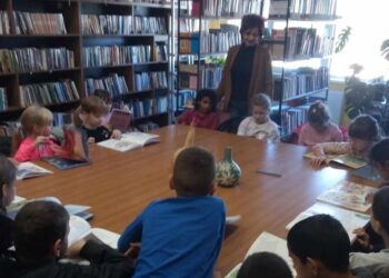 Čitalački čas u ogranku kovinske biblioteke u Gaju