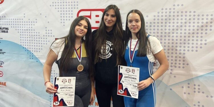 Članovi Kluba dizača tegova iz Pančeva osvojili 12 medalja na Gala kupu u Knjaževcu
