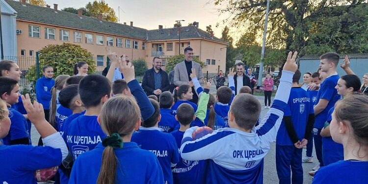 Državni sekretar Kešelj posetio sportske klubove u Kovačici i Crepaji