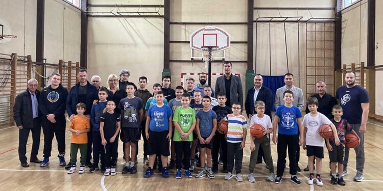 Državni sekretar za sport Marko Kešelj posetio Opovo i košarkaški klub