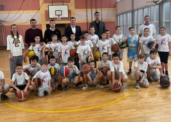 Kešelj i Stevanović posetili klubove u Jabuci i Starčevu