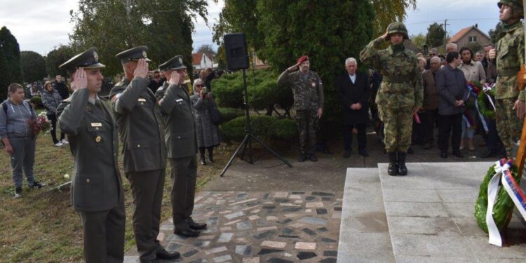 Na Vojničkom groblju u Kovinu odata počast ratnicima