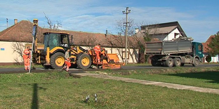 Postavljene bankine u ulicama u Kovačici, Debeljači, Padini i Crepaji