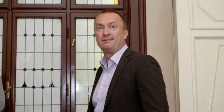 Obraz đon: Đilas, Pajtić i Jovanović ukinuli KM tablice, a sada za to krive predsednika Vučića!