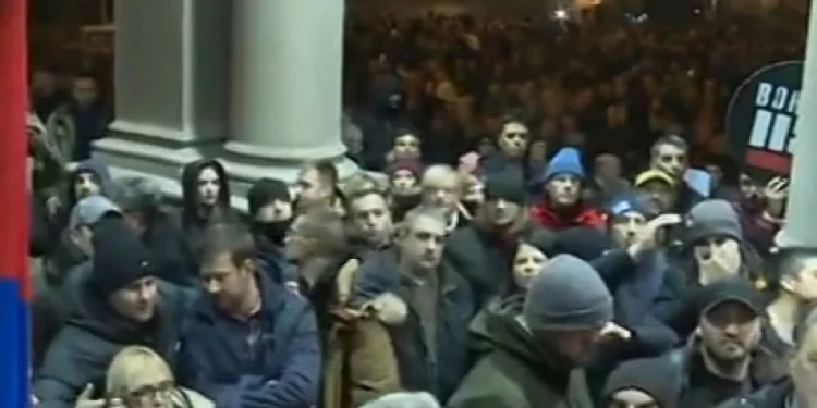 Ruski stručnjak za obojene revolucije: Tehnika protesta u Srbiji ista kao i na Majdanu, prete nam ,,taktika roja“ i ,,vatreni pojas“